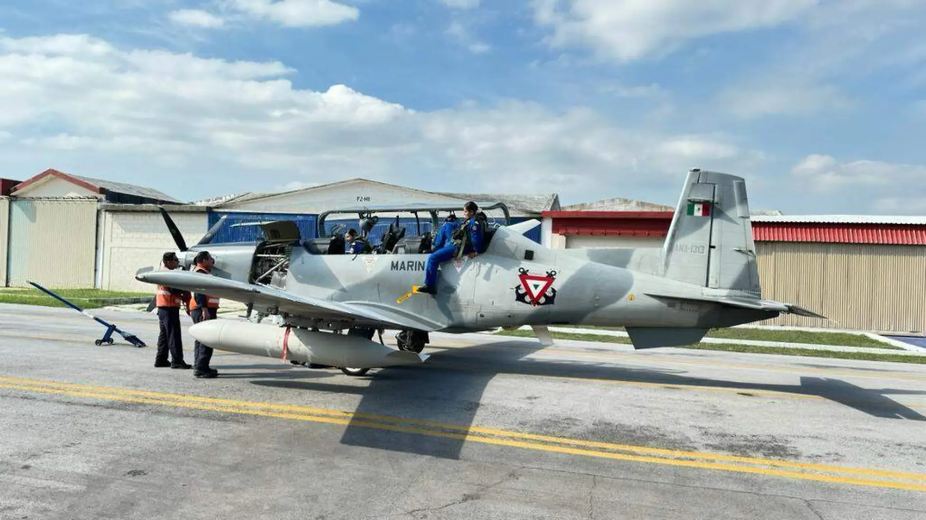 Primer vuelo militar es tripulado solo por dos mujeres 